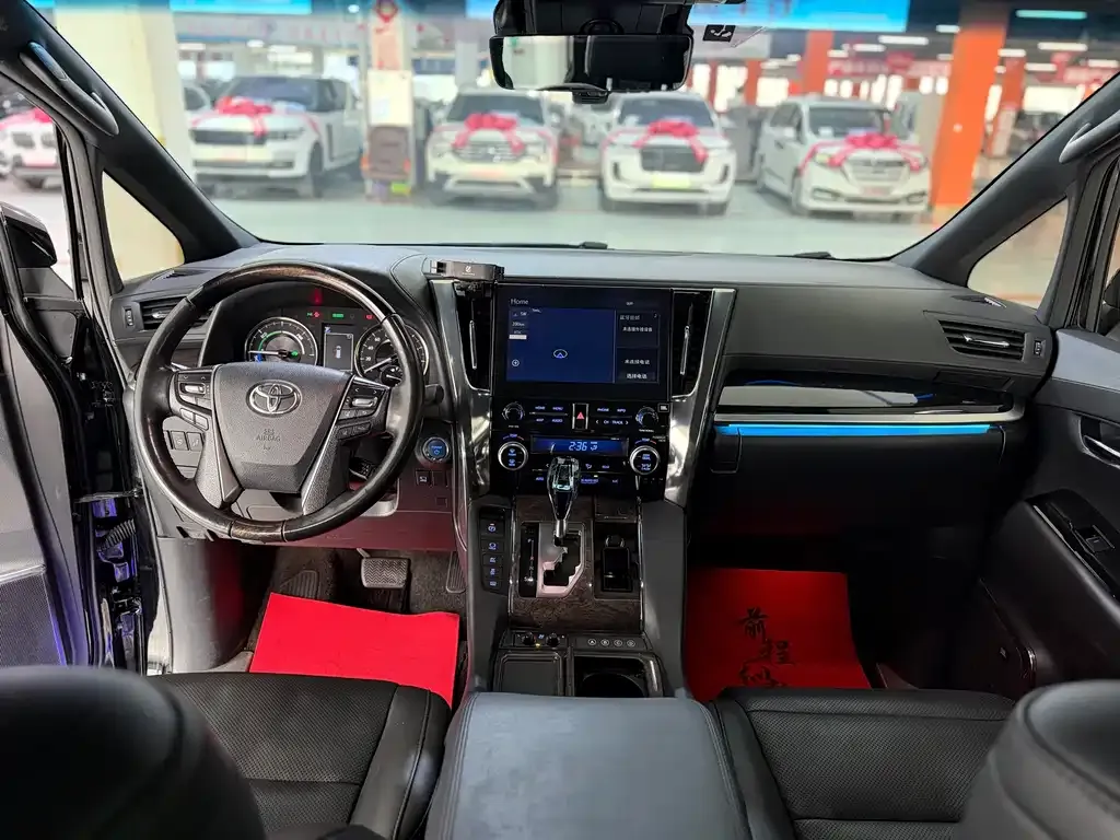 Toyota Alphard — фото 6