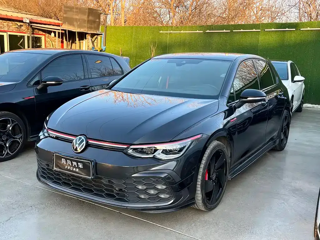 Volkswagen Golf GTI — фото 1