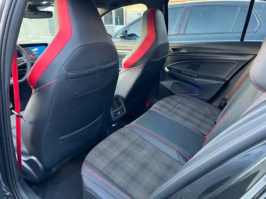 Volkswagen Golf GTI — фото 3