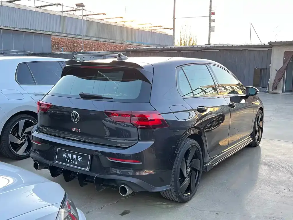 Volkswagen Golf GTI — фото 6