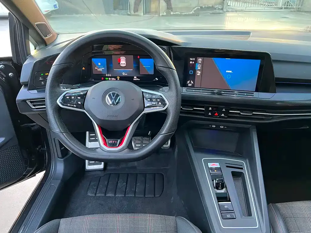 Volkswagen Golf GTI — фото 5