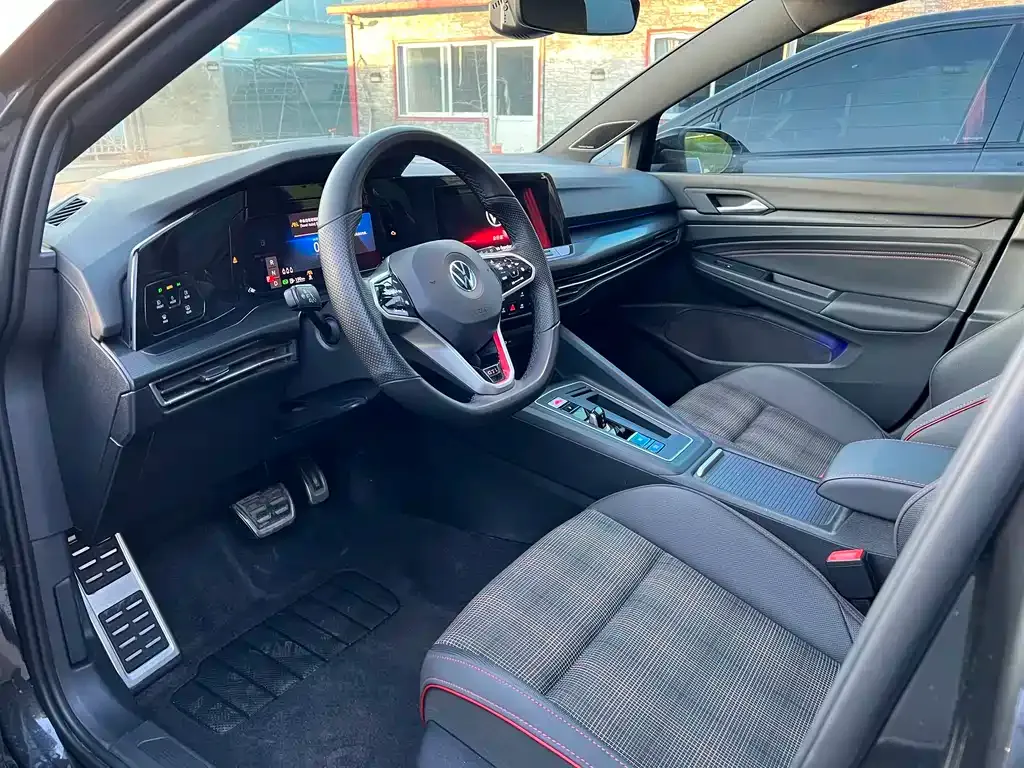 Volkswagen Golf GTI — фото 10