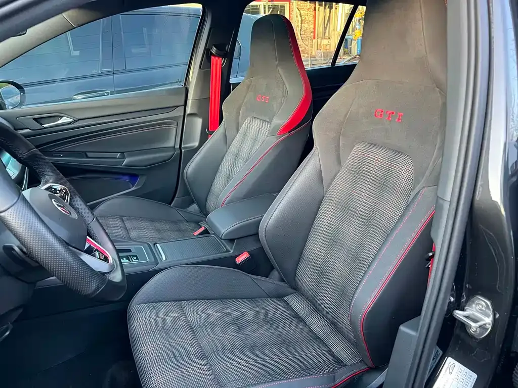 Volkswagen Golf GTI — фото 4