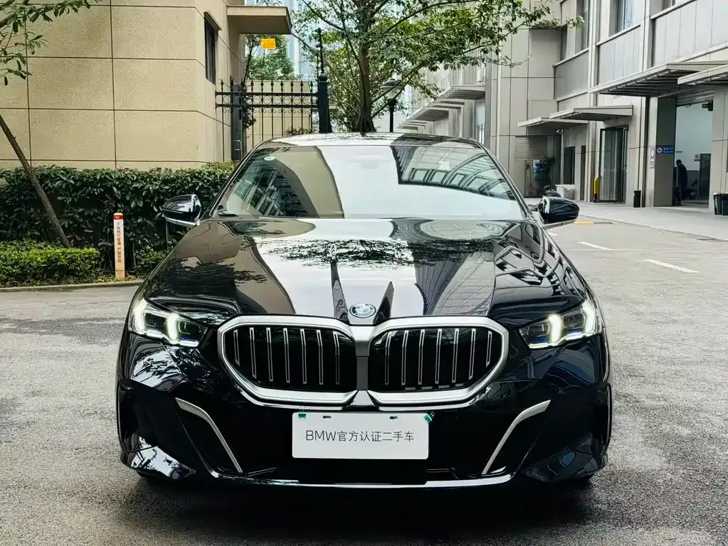 BMW 5 Series — фото 10