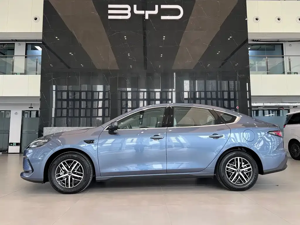 BYD Seal 05 DM-i — фото 7