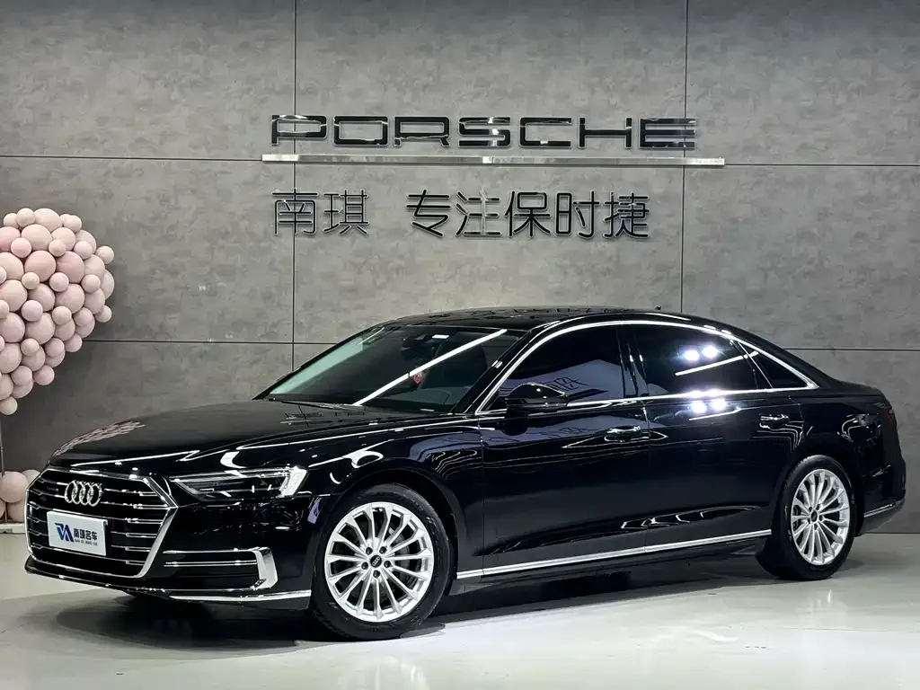 Audi A8 — фото 1