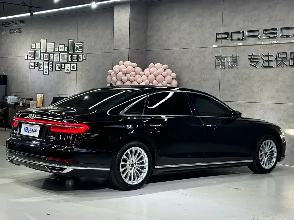 Audi A8 — фото 5