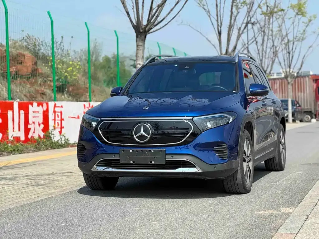 Mercedes-Benz EQB — фото 1
