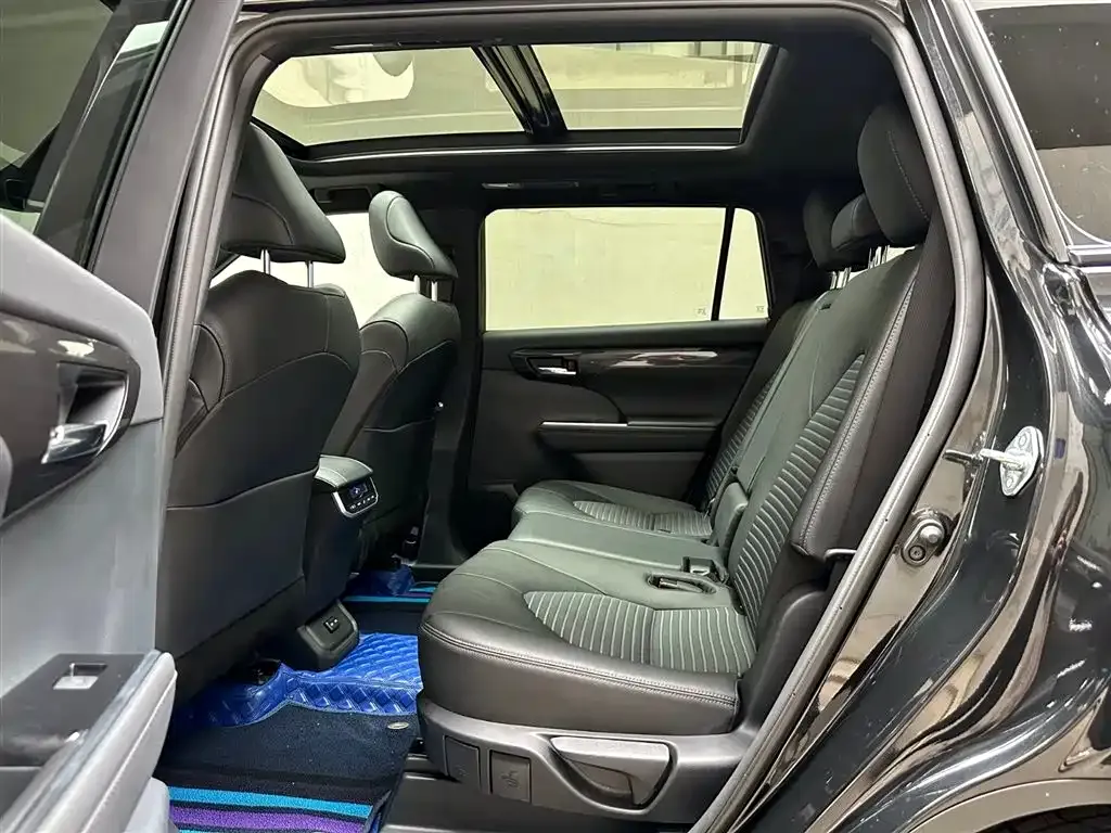 Toyota Crown Kluger 2024 из CN, фото 8
