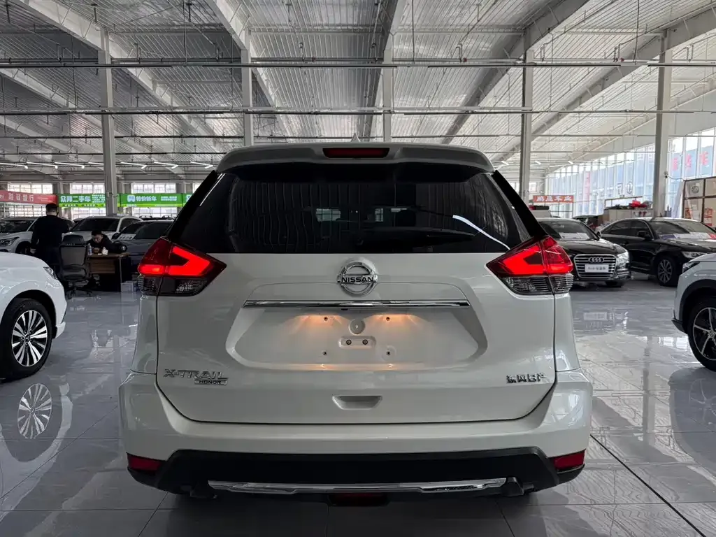 Nissan X-Trail — фото 10