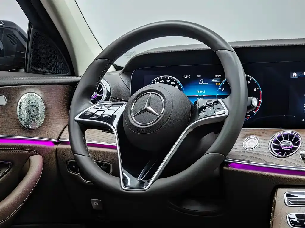 Mercedes-Benz E-Class — фото 8