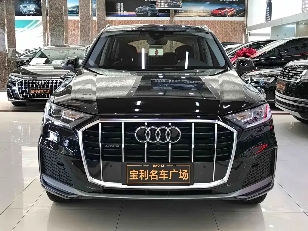 Audi Q7 — фото 1