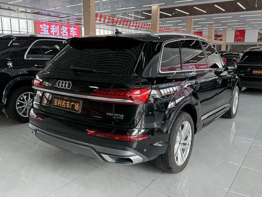 Audi Q7 — фото 10