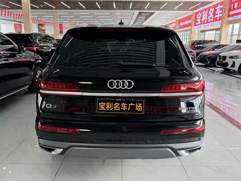 Audi Q7 — фото 8