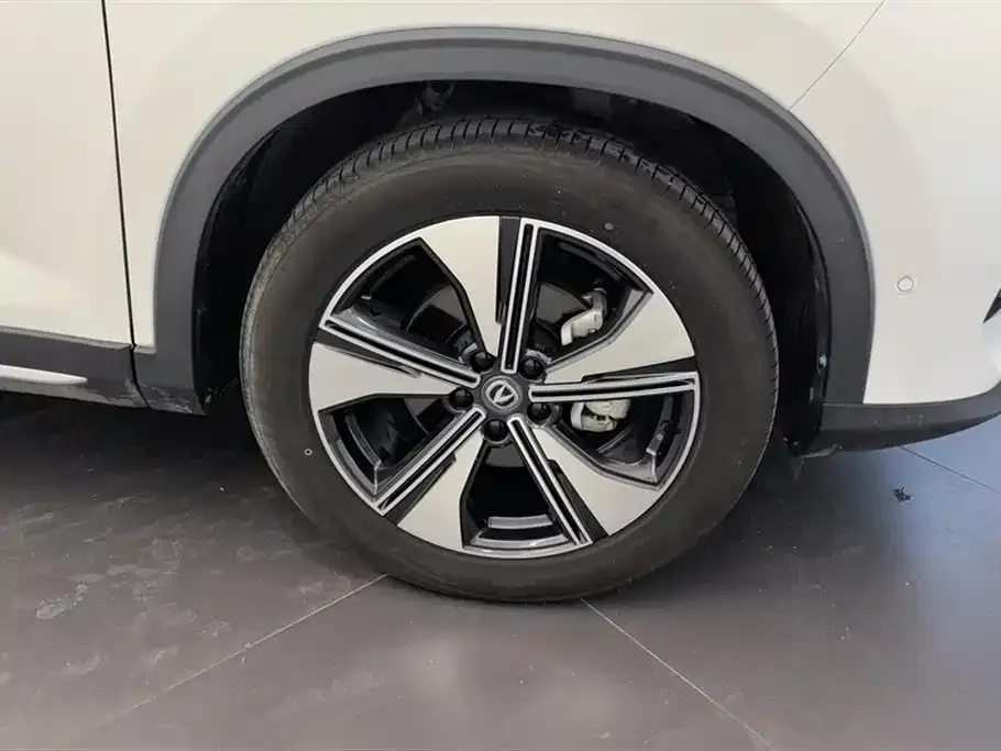 Changan X7 PLUS — фото 10