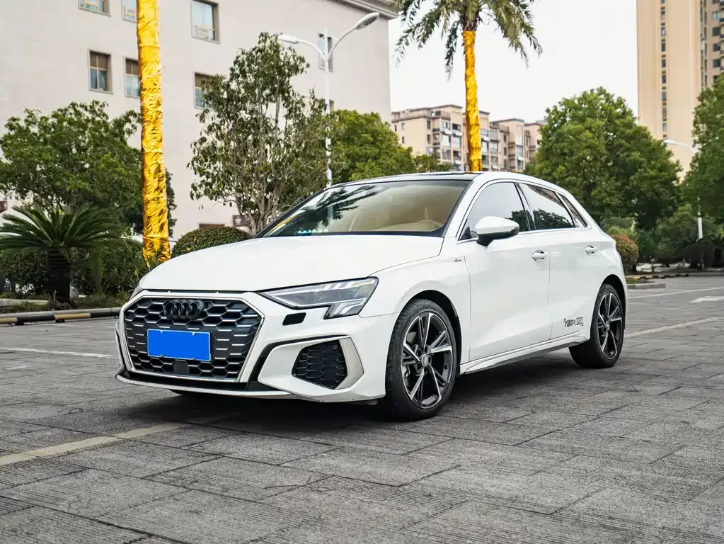 Audi A3 — фото 1