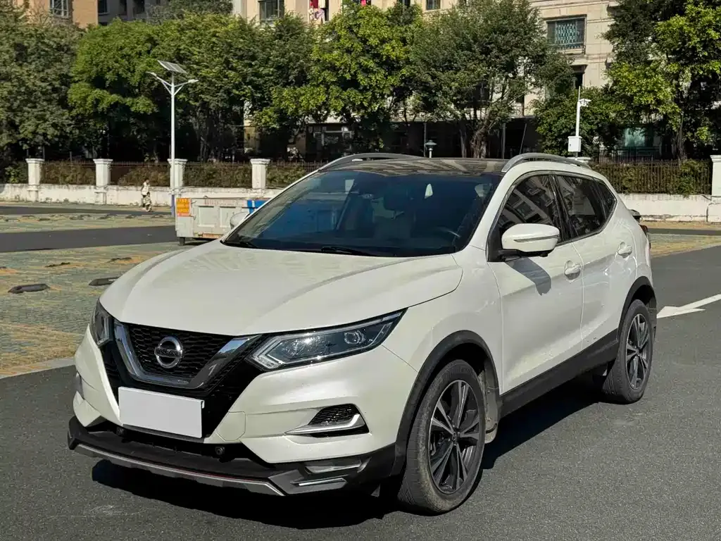 Nissan Qashqai — фото 1