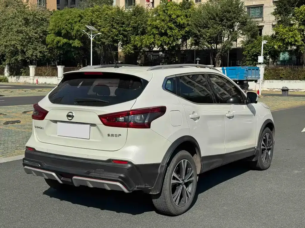 Nissan Qashqai — фото 4