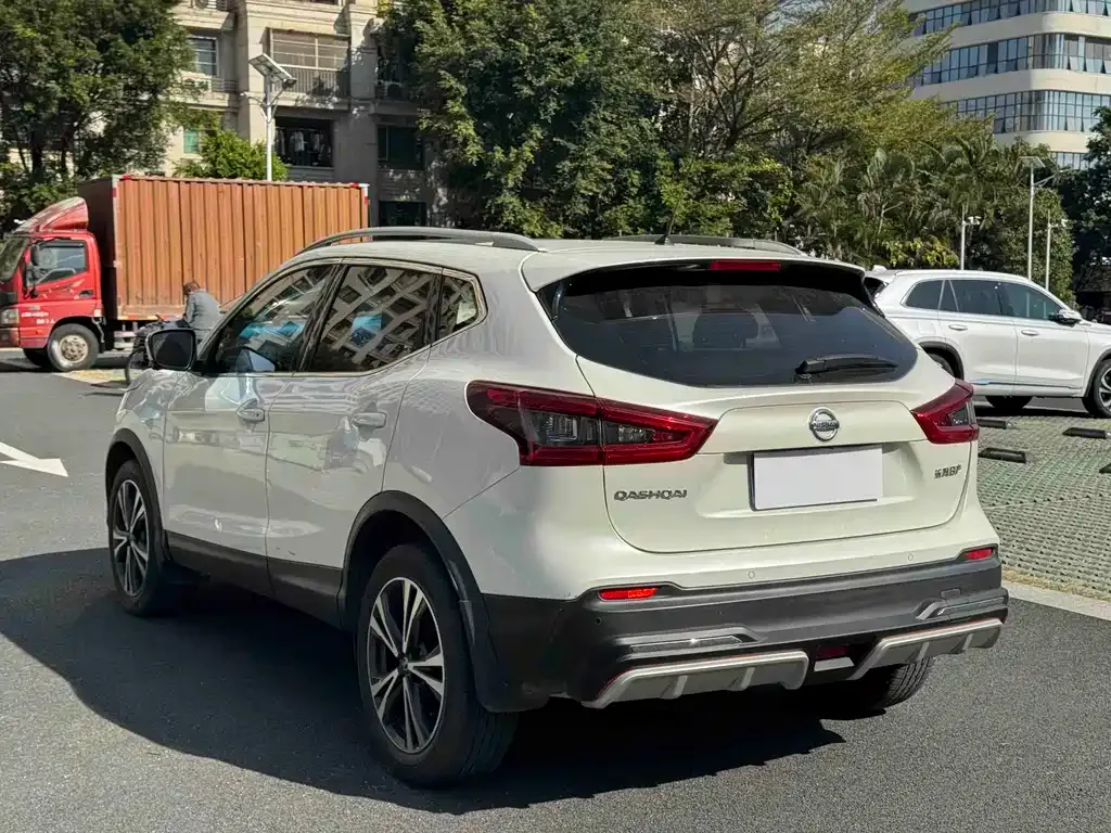 Nissan Qashqai — фото 9