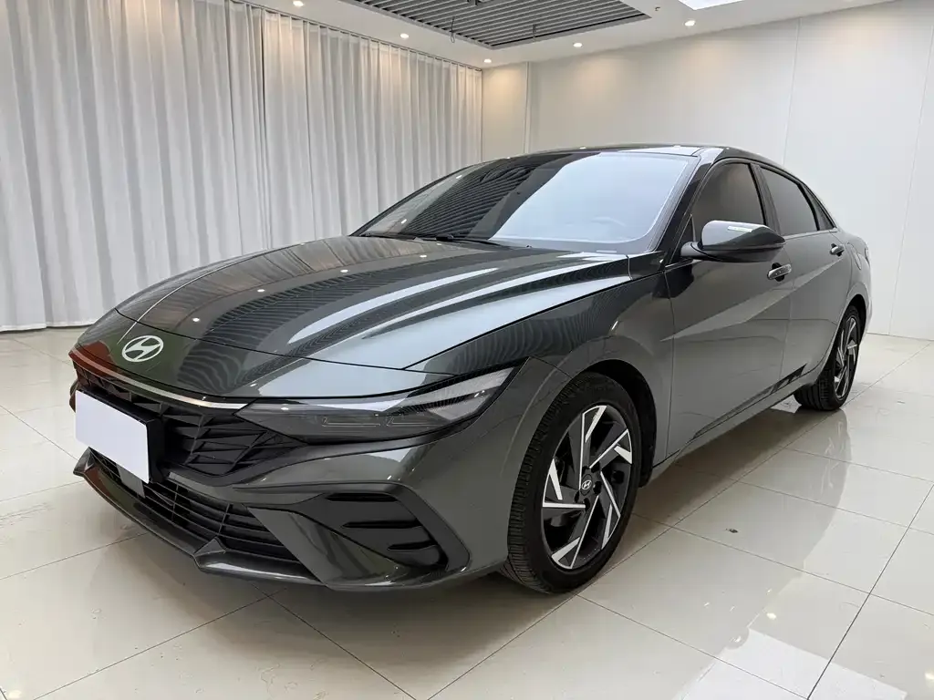 Hyundai Elantra 2023 из CN, фото 1