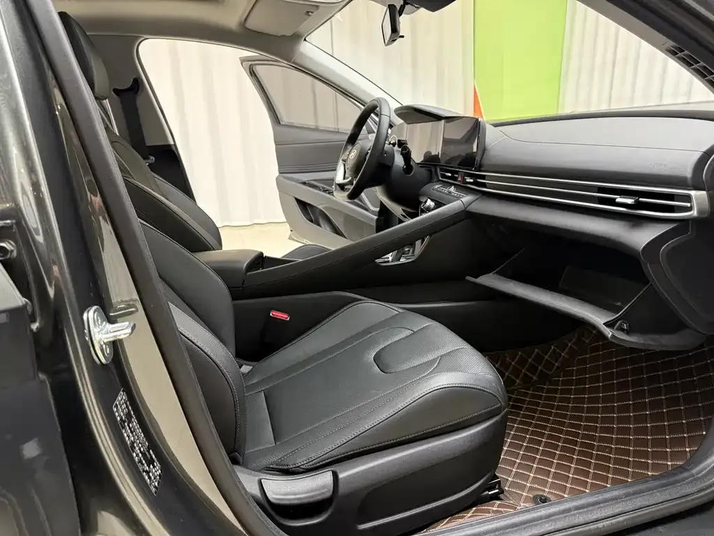 Hyundai Elantra 2023 из CN, фото 9