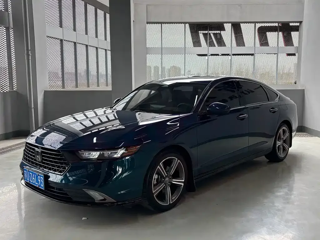 Honda Accord — фото 1