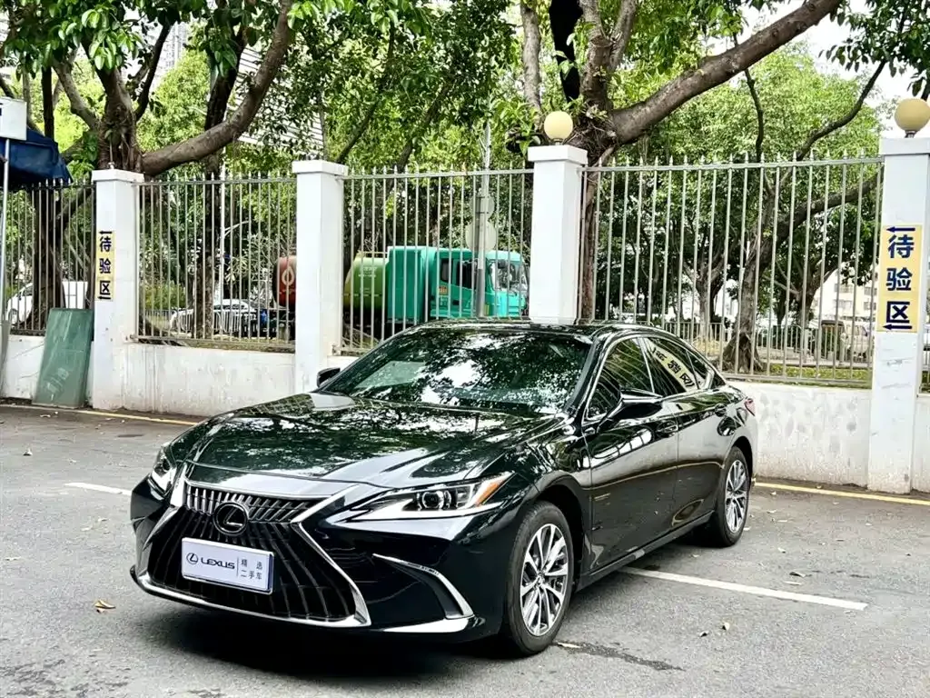 Lexus ES — фото 1