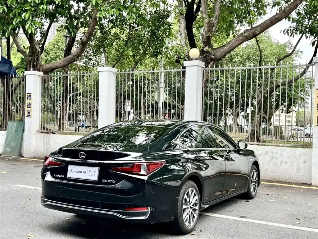 Lexus ES — фото 8