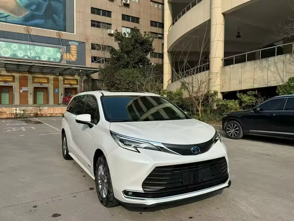 Toyota Sienna 2022 из CN, фото 2