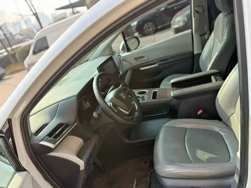 Toyota Sienna 2022 из CN, фото 3