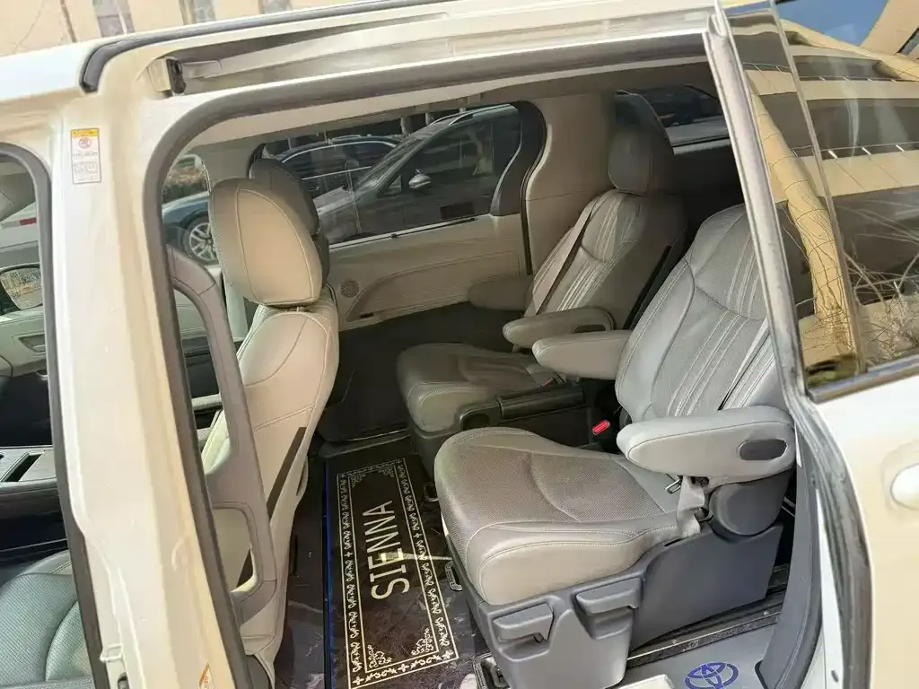 Toyota Sienna 2022 из CN, фото 4