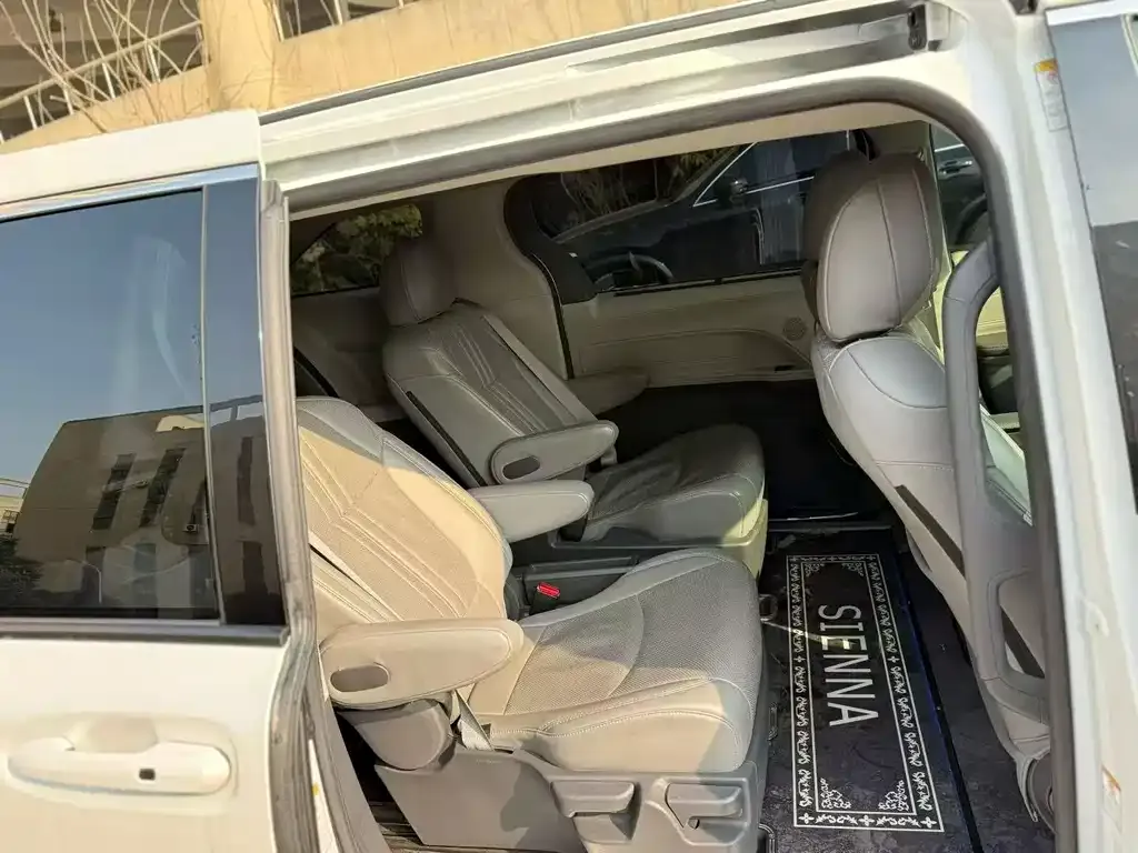 Toyota Sienna 2022 из CN, фото 6