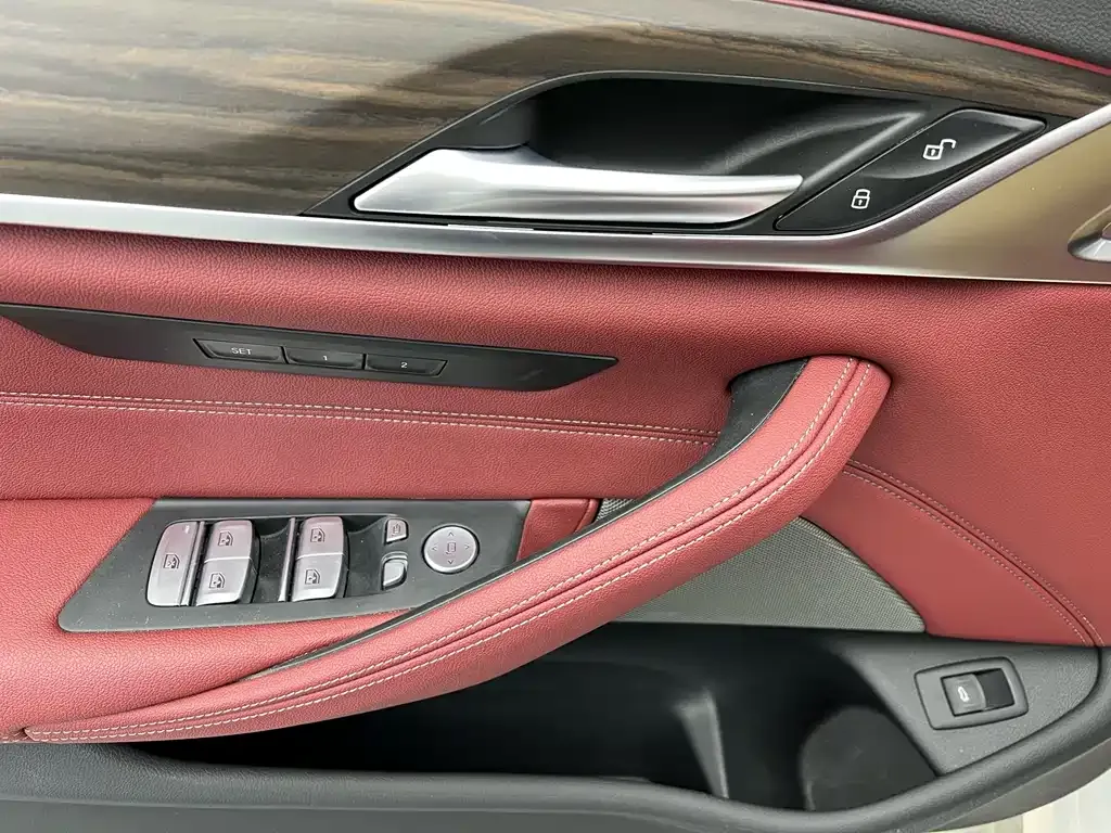 BMW 5 Series — фото 4