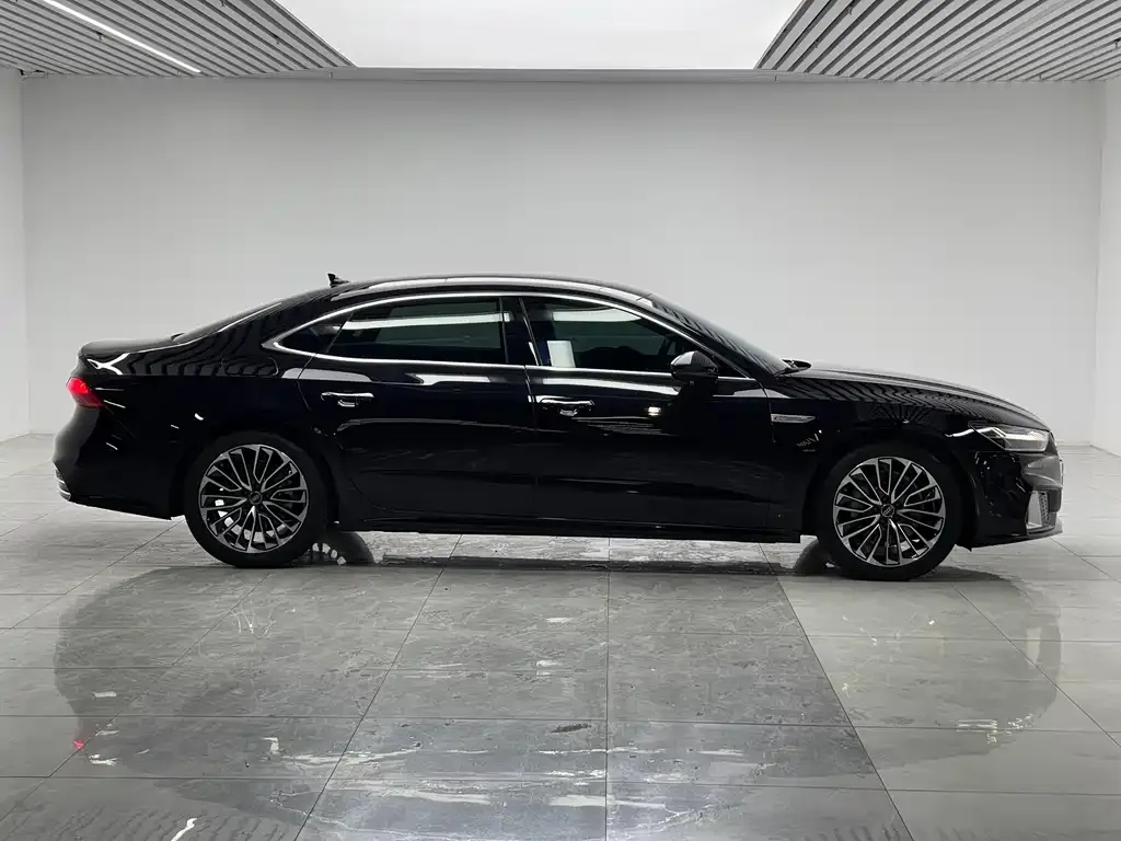 Audi A7L 2025 из CN, фото 9