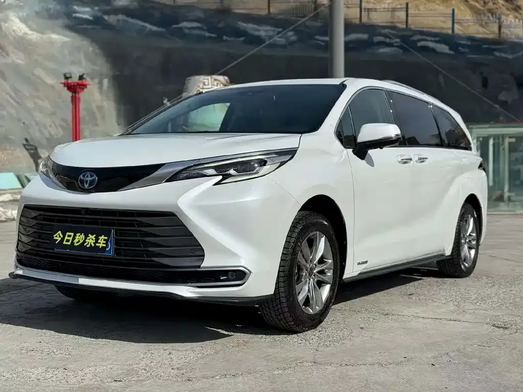 Toyota Sienna 2023 из CN, фото 1