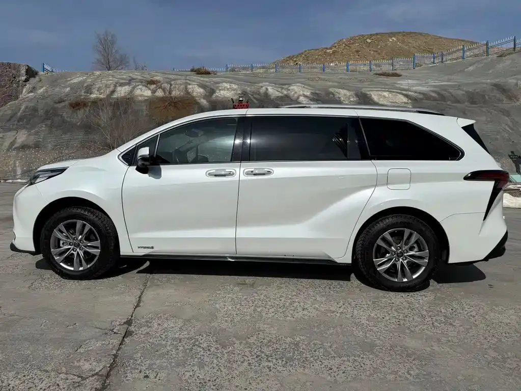 Toyota Sienna 2023 из CN, фото 8