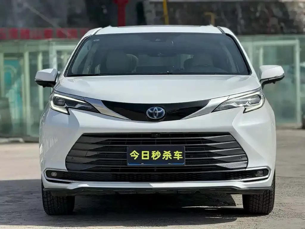 Toyota Sienna 2023 из CN, фото 2