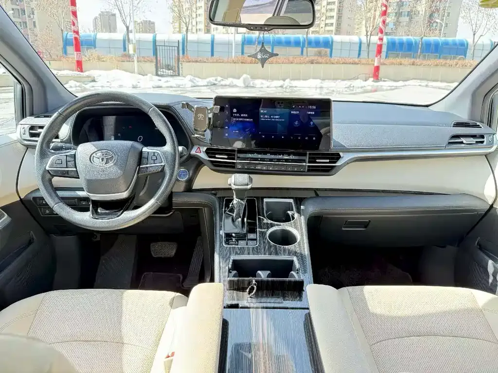 Toyota Sienna 2023 из CN, фото 7