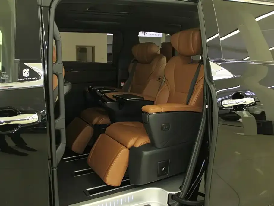 Toyota Alphard — фото 10
