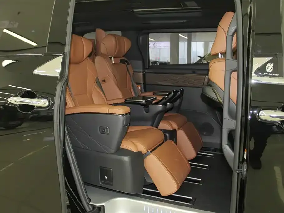 Toyota Alphard — фото 8