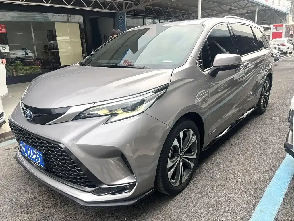 Toyota Granvia 2023 из CN, фото 1
