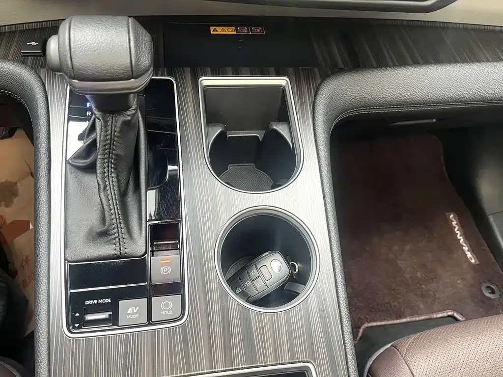 Toyota Granvia 2023 из CN, фото 4