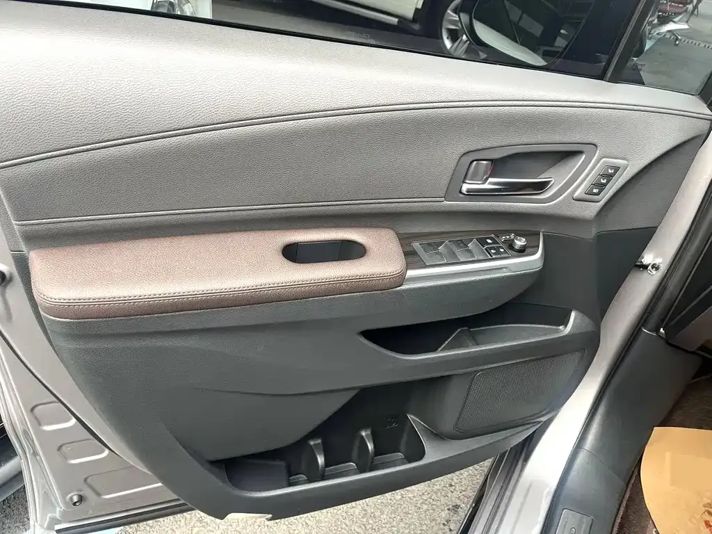 Toyota Granvia 2023 из CN, фото 8