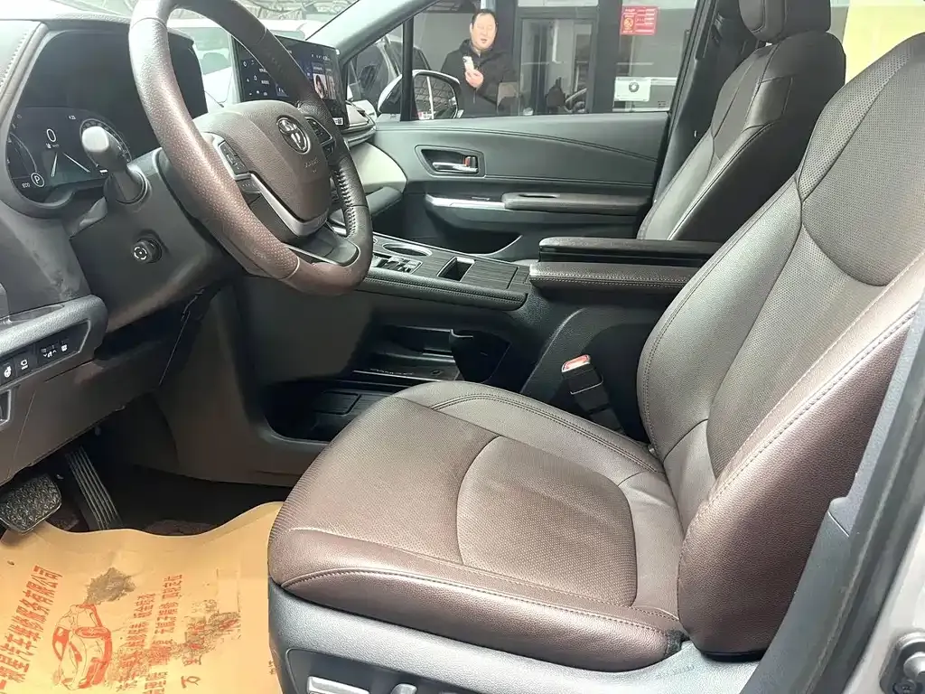 Toyota Granvia 2023 из CN, фото 5