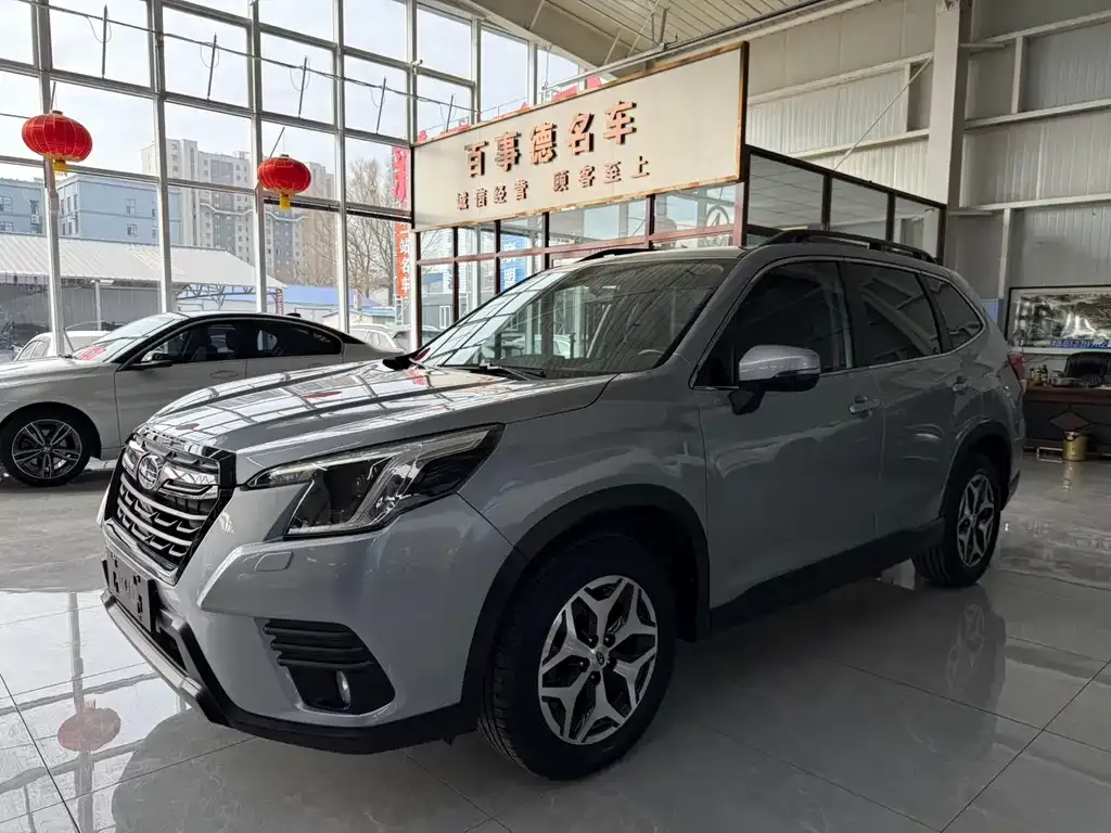 Subaru Forester — фото 1