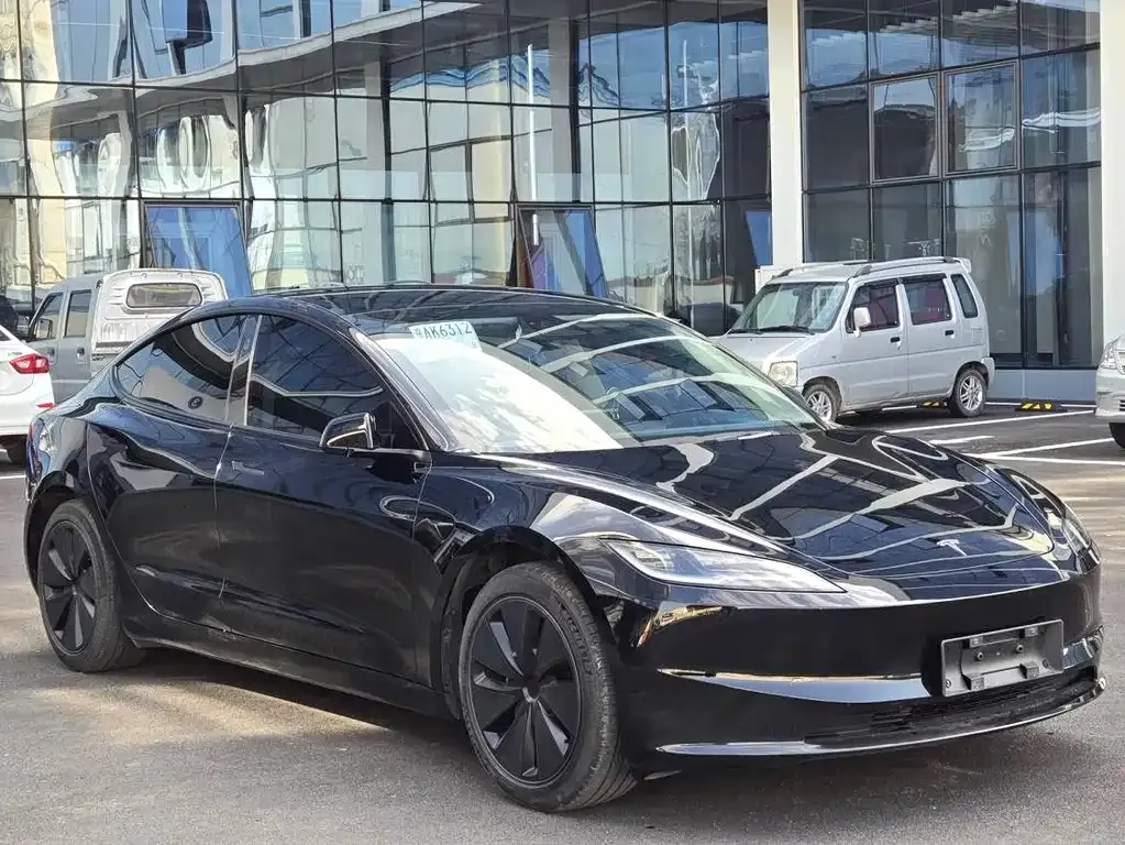 Tesla Model 3 — фото 4