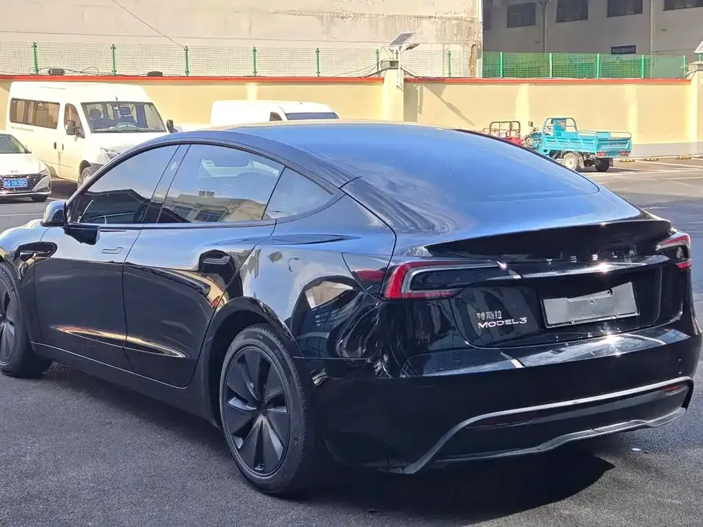 Tesla Model 3 — фото 7