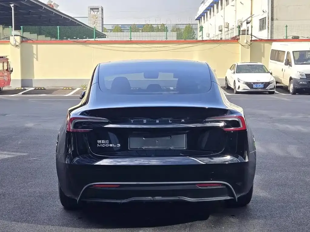 Tesla Model 3 — фото 6