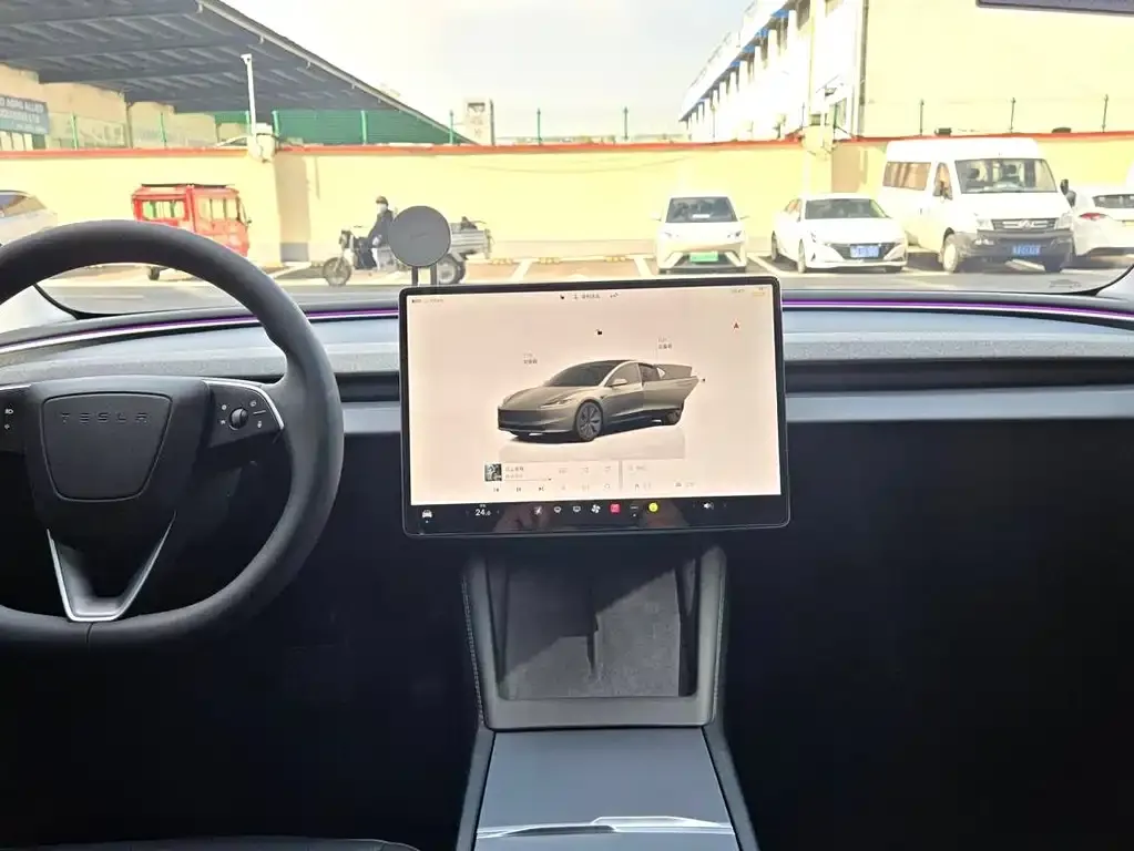 Tesla Model 3 — фото 2