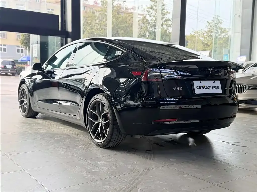 Tesla Model 3 — фото 10
